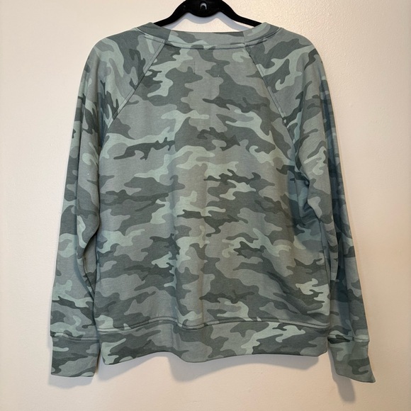 Lou & Grey | Sage Green Camo Crewneck Size Medium NWOT - Picture 10 of 10